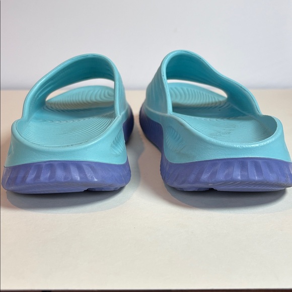 KuaiLu Blue Slide Sandlas. Size 8 - Picture 3 of 6